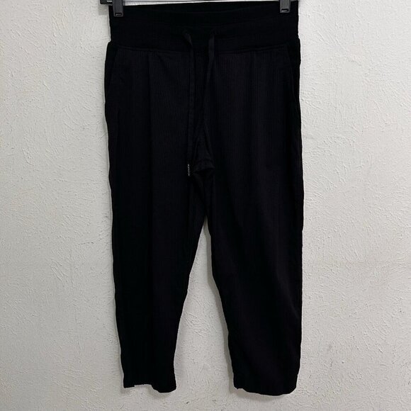 Lululemon Womens Dance Studio Crop II Unlined Black Capri Pants Size 2 Athletic - Picture 1 of 10